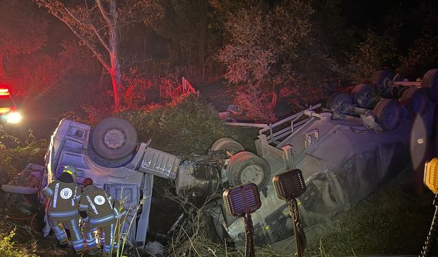 Bursa’da tır şarampole yuvarlandı: 2 yaralı