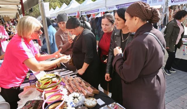 Heykel'de meydan kadınların