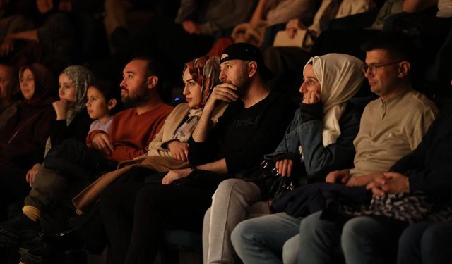 Ekim takvimi "Mükemmel Partner" tiyatrosu ile son buldu