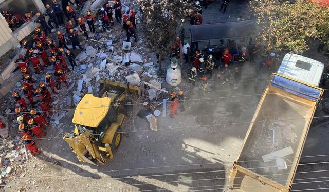 Çöken binadaki eczacı: "Belki enkaz altında biz de kalmış olacaktık"
