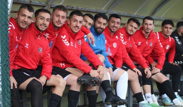 Dörtdivanspor yedekleri Şampiyonlar Ligi pozu verdi!