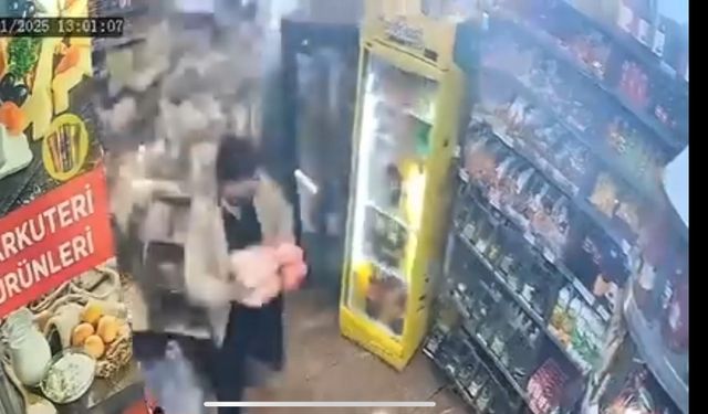 Kontrolden çıkan cip şarküteriye daldı: Kıl payı kurtuluş kamerada