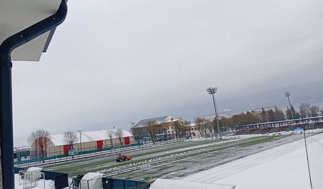 Karacayır Sahaları Hafta İçi Maçlarına Yetiştirildi