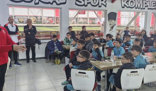 Alper Boğuşlu Soysal Akademisi’nde Geleceğin Kalecileriyle Buluştu