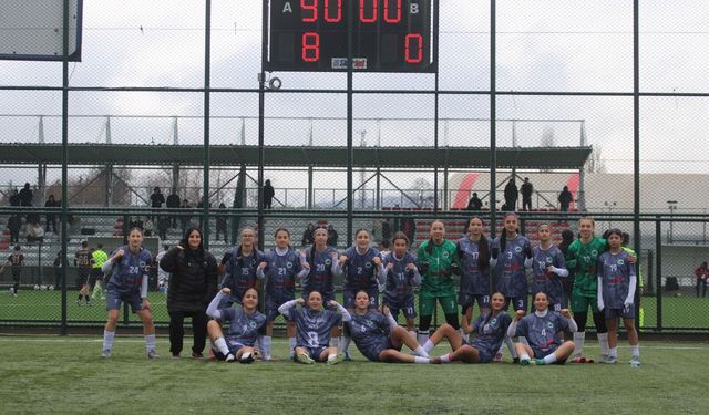 U17 Kızlar’da Derbi Liderin Oldu