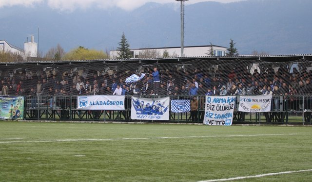 Karaçayı’da Futbol Şöleni: Tribünler Doldu Taştı