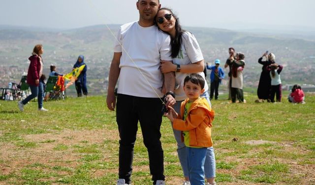Kırıkkale'de rengarenk uçurtmalar gökyüzünü süsledi