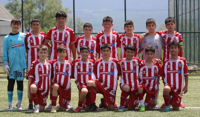 14 Futbol Kulübü Namağlup Liderliğini Sürdürdü