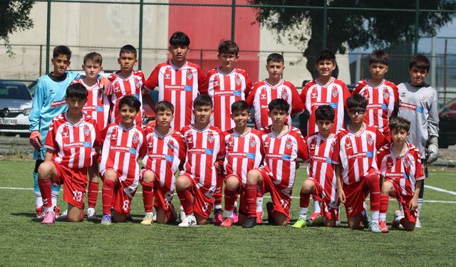 Cevat'tan Gol Resitali! 14 Futbol Kulübü U12'de de Şampiyon