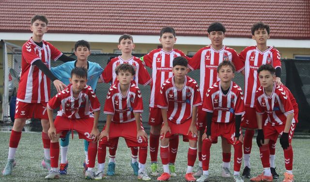Cevat Şov Yaptı, 14 Futbol Kulübü Yarı Finale Yükseldi