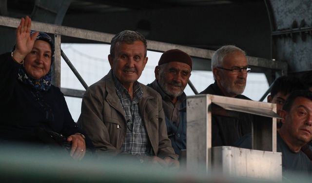 Maç Günü Köyde Duramıyor! İsmail Amca Pelitçik’in Peşinde