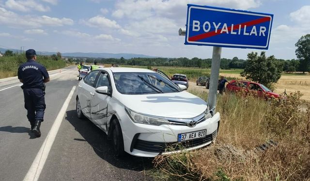 Kastamonu’da otomobil traktörle çarpıştı: 2 yaralı