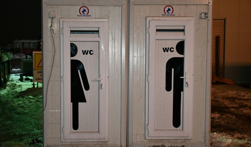 Düzce'de deprem bölgesi için lavabo ve tuvalet üretiliyor
