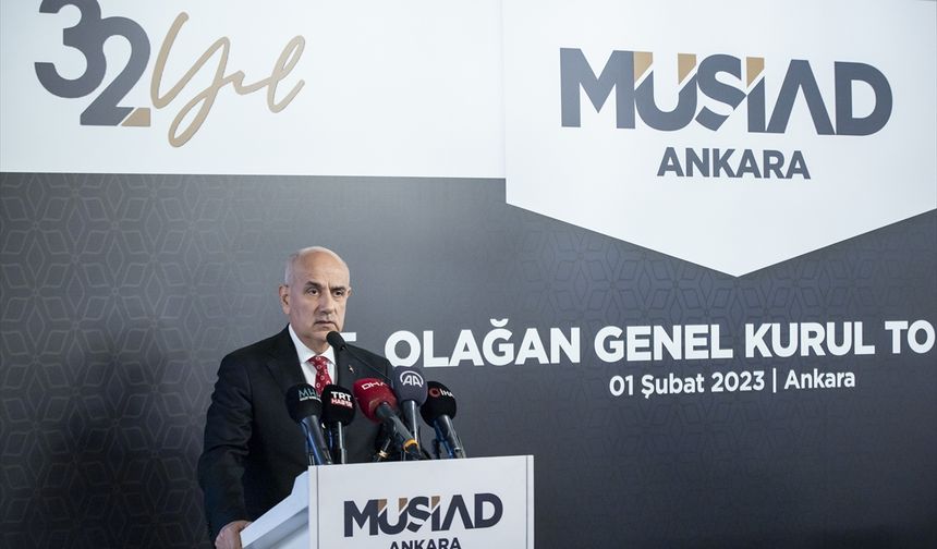 Kirişci'den 6'lı masaya Türk bayrağı eleştirisi