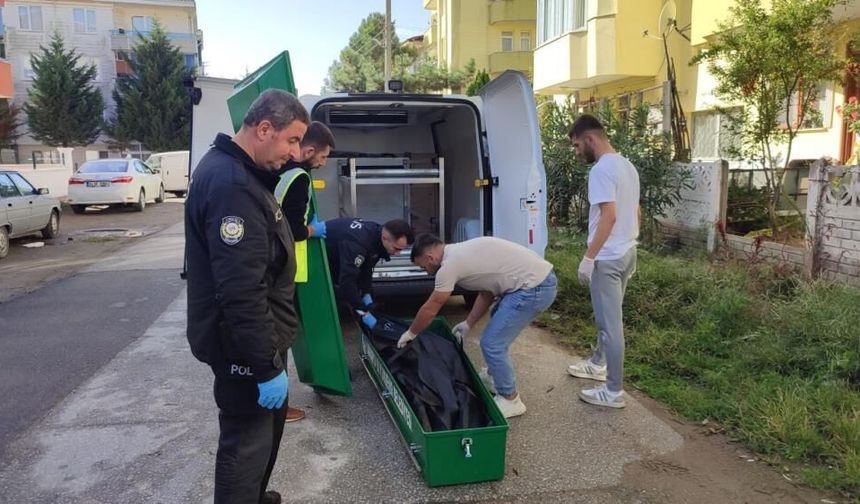 Evinde ölü bulundu