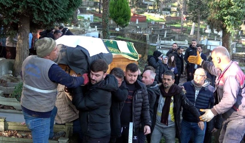 Adalet Bakanı Tunç'un gözleri önünde baygınlık geçirdi