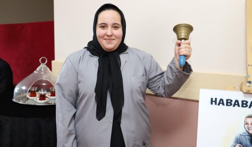 Giydikleri kostüm, yaptıkları sunum hayran bıraktı