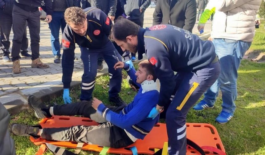 Refüje çarpan otomobil yan yatarak sürüklendi