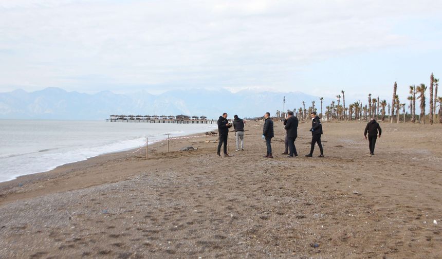 Antalya’nın Serik ilçesinde bir otelin sahilinde 2 ceset bulundu
