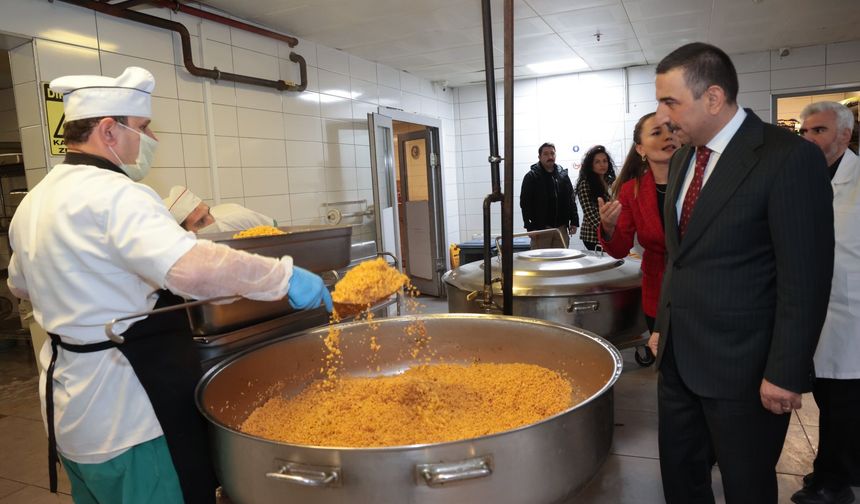 Vali Osman Hacıbektaşoğlu'ndan aşevine ziyaret