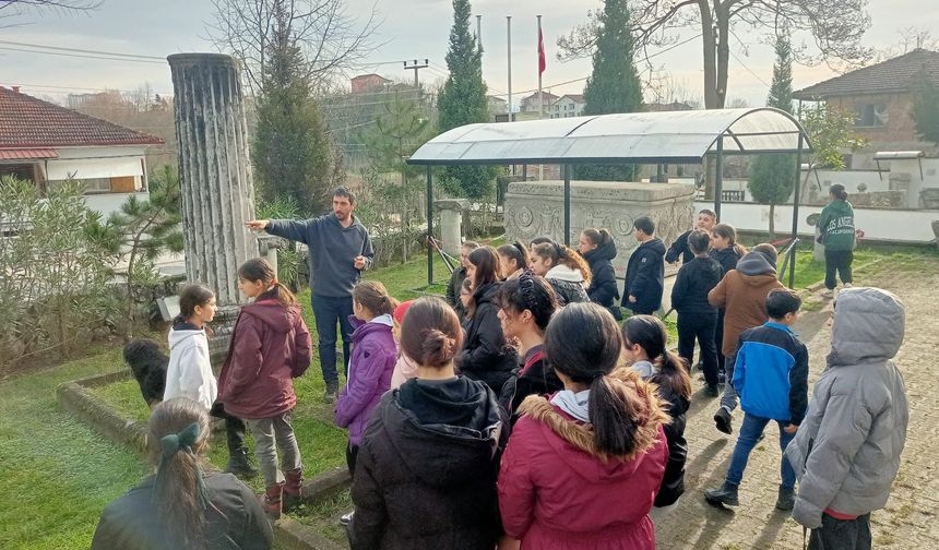 Öğrenciler tarihi yerleri gezdi