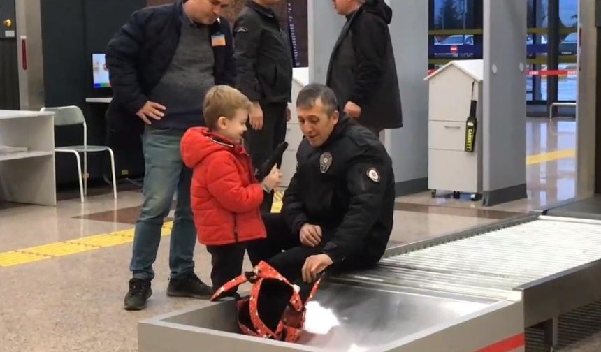 Havalimanında silah paniği... 6 yaşındaki çocuğun çantasından çıktı