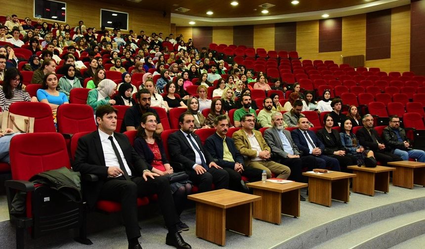 Kastamonu Üniversitesi’nde 'çizgi ötesindeki öğretmen' öğrencilerle buluştu