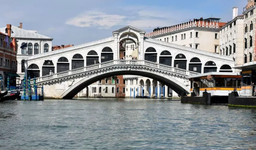 Venedik'e günübirlik gelen turistlerden 5 euro giriş ücreti alınmaya başlandı