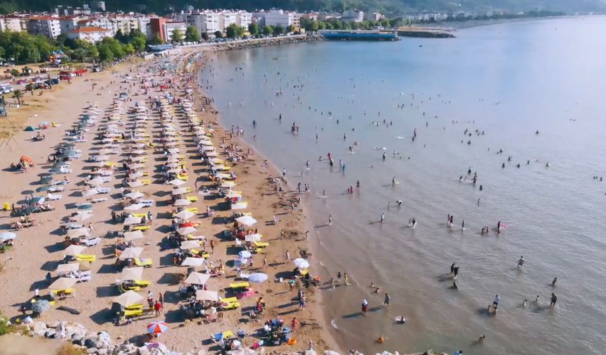 22 bin nüfuslu ilçeye bayram tatili akını: Hem denizin hem de doğanın tadını çıkardılar