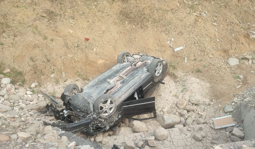 Sinop'ta otomobil şarampole düştü: 2 yaralı