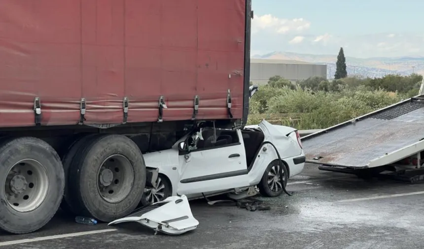 Manisa'da hurdaya dönen araçtan sağ çıktı