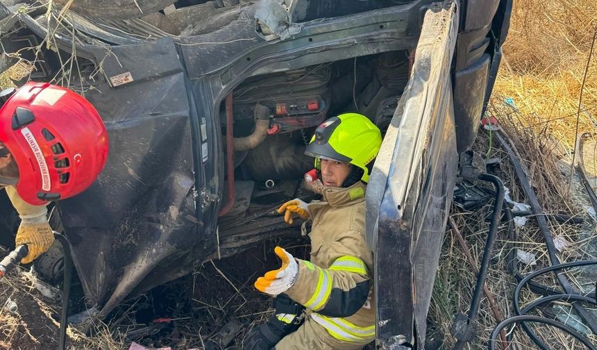 Bandırma'da kamyon şarampole uçtu 1 kişi yaralandı