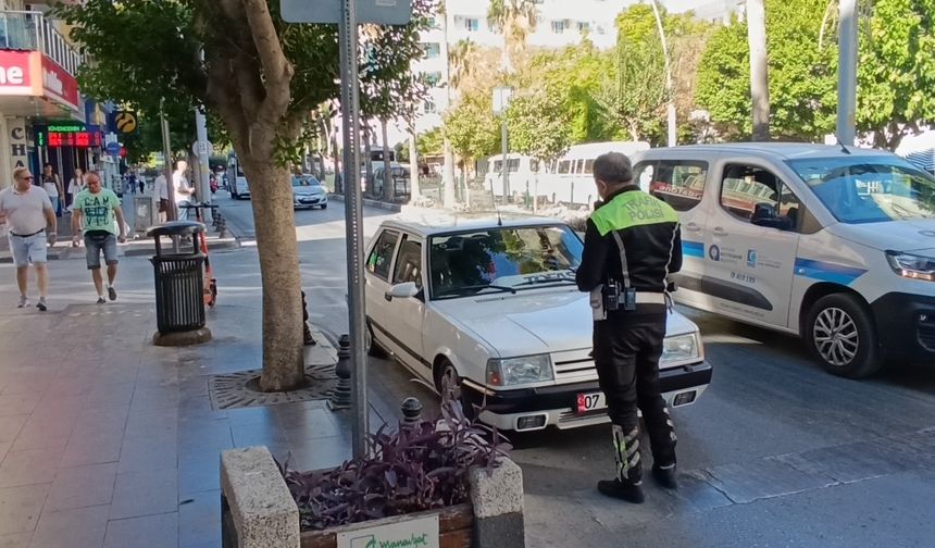 Caddeye park edip bankaya gitti, dönüşte 690 TL ceza yedi