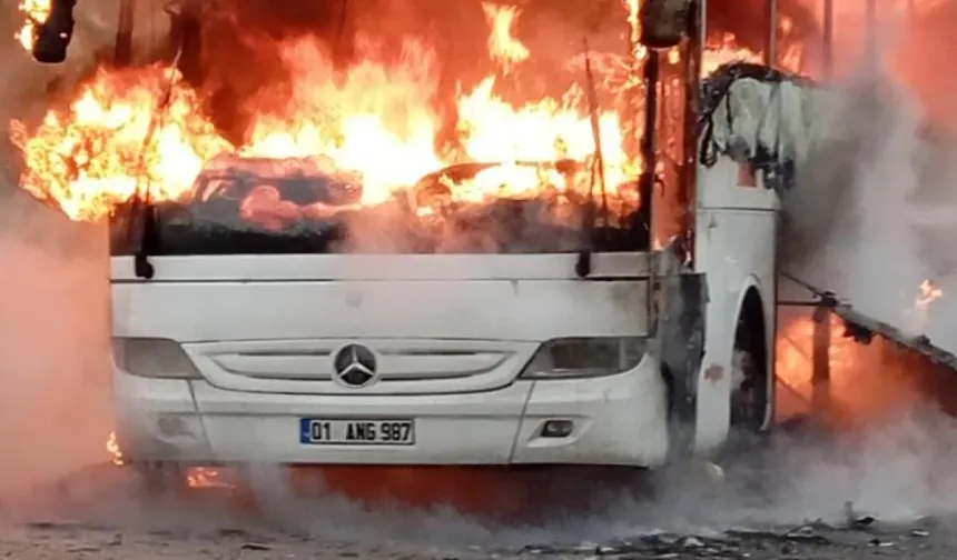 Mersin'de yolcu otobüsü alev alev yandı