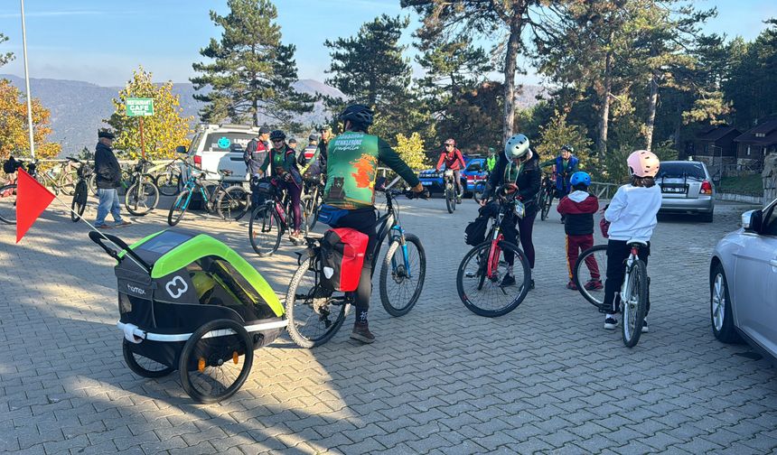 Bisikletseverler Yenice ormanlarında sonbahar renkleri için pedal çeviriyor