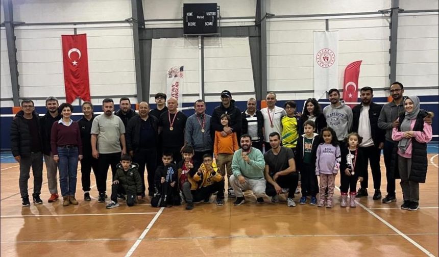 Çaycuma'da Badminton turnuvası düzenlendi