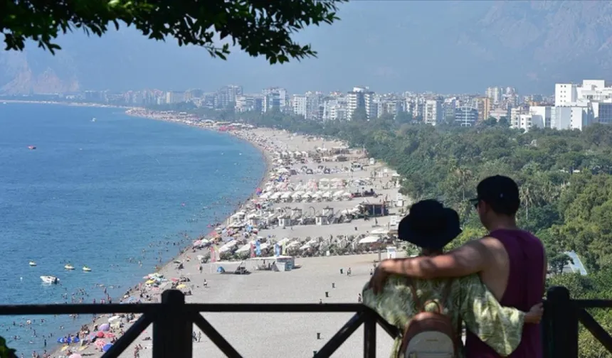 Antalya, turizmde yükselişini sürdürdü! 11 ayda 16,6 milyon turist