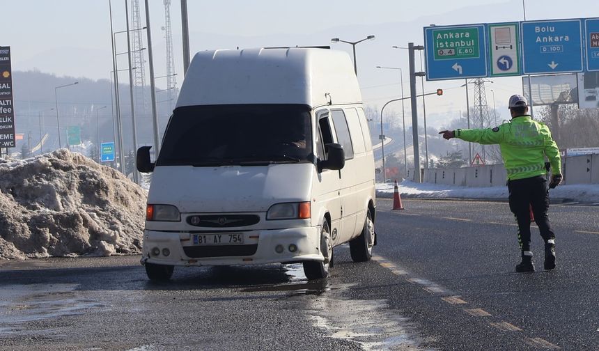 Bolu Dağı geçişinde kış lastiği denetimi