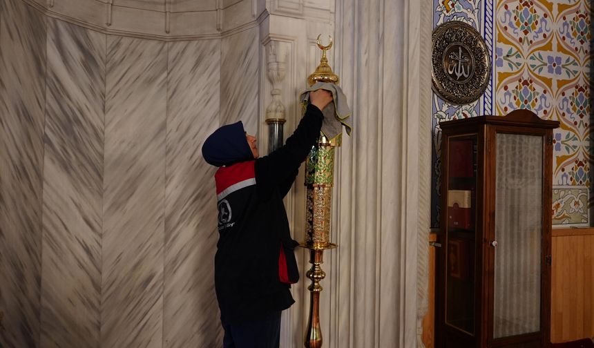 63 Mahallede camilere hizmet götürülüyor