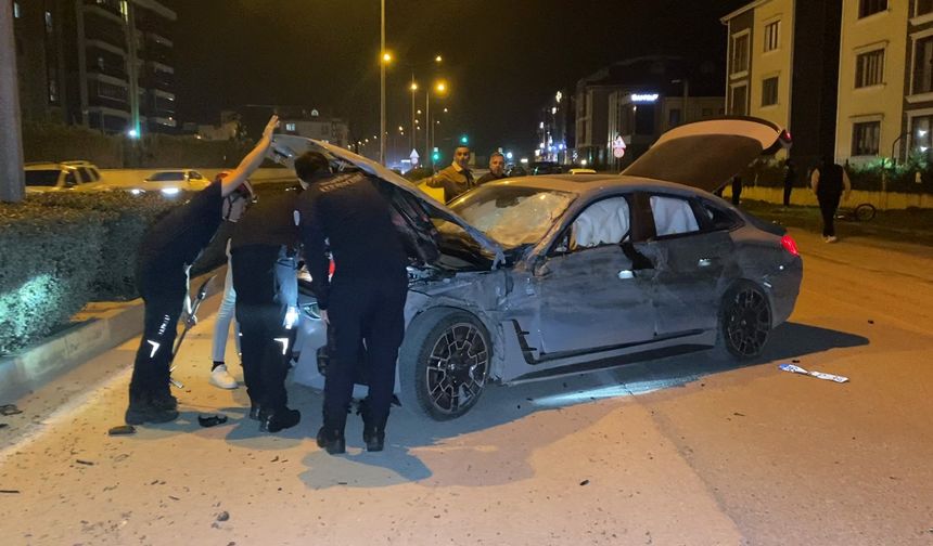 3 aracın karıştığı zincirleme kaza kamerada: 2 yaralı