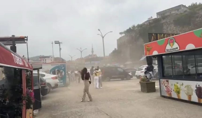 Fırtına turistleri korkuttu