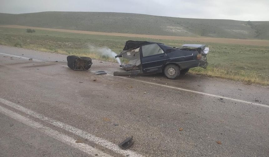 Ankara’da karşı yönlerde seyreden tırla otomobil çarpıştı: 1 ölü