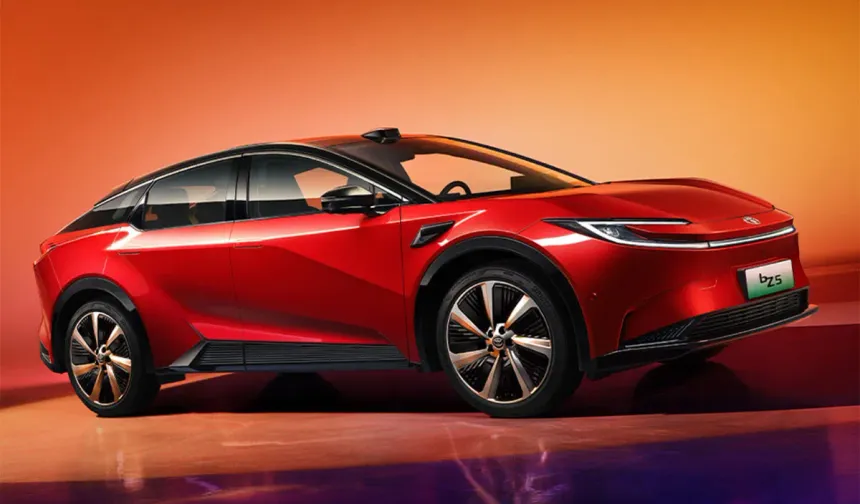 Toyota, yeni elektrikli otomobilini Çin'de piyasaya sürdü