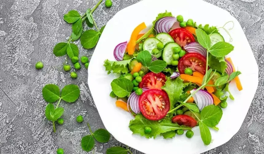 Salata yiyerek vücudunuza mikroplastik sokuyor olabilirsiniz