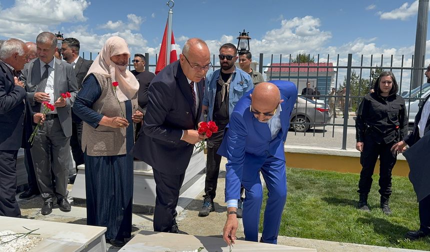 Ağrı'da şehitler bayram öncesi anıldı
