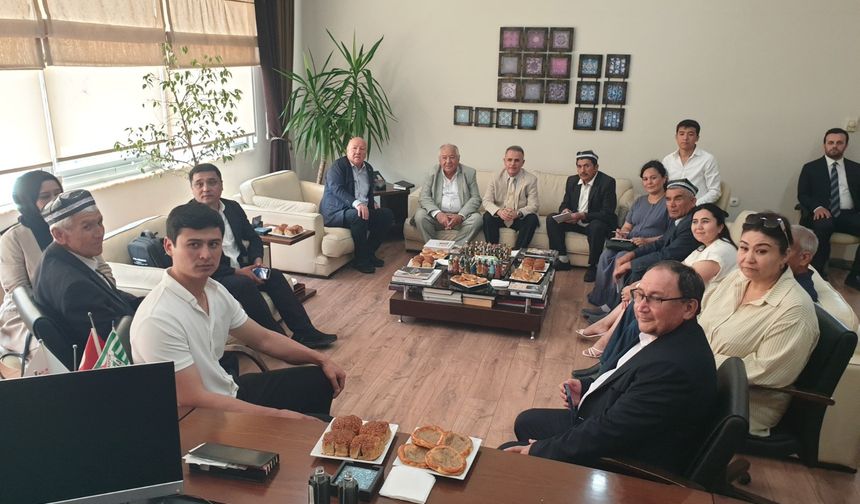 Özbek basın heyeti, Bursa'daki gazetecilerle bir araya geldi