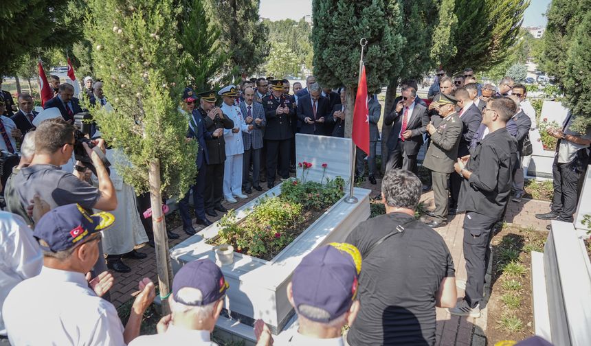 Bursa'da 15 Temmuz anma programları şehitlik ziyaretiyle başladı