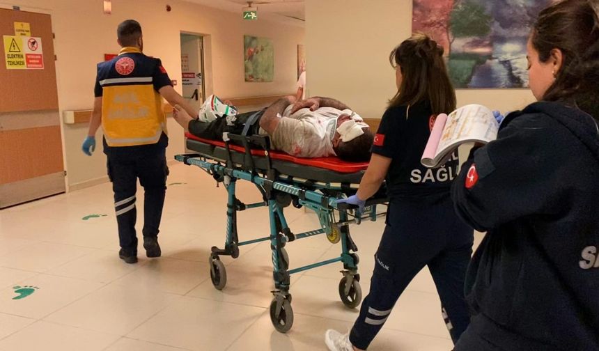 Bursa'da otomobil motosiklete çarptı: 2 yaralı