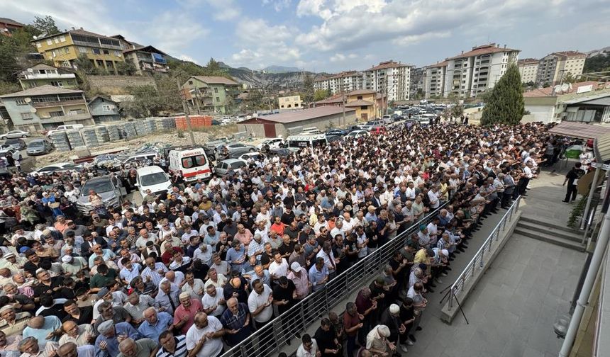 KARDEMİR'deki iş kazasında yaşamını yitiren Yağız’ı yüzlerce kişi uğurladı