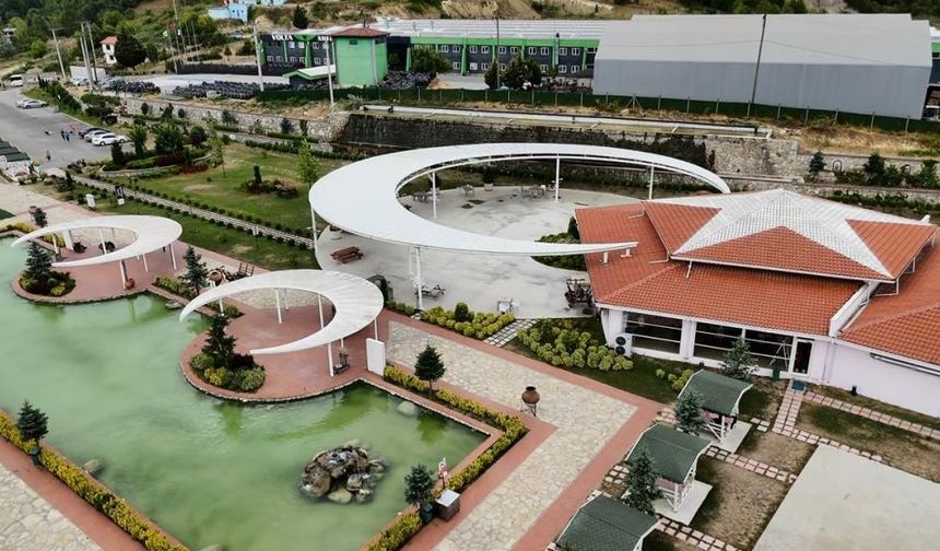 Düzce'nin 'ay yıldızlı' mesire alanı